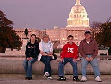 Anton Lukáč s rodinou počas návštevy Washingtonu.